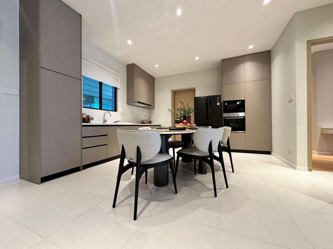 Showroom dining and kitchen